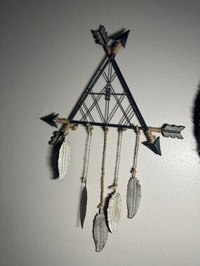Boho Black Metal Arrow & Feather Wall Hanging